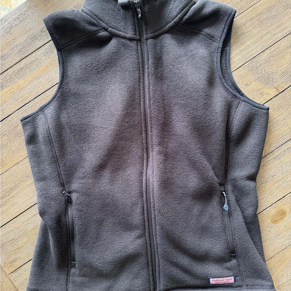 NWOT Vineyard Vines ladies size small vest.